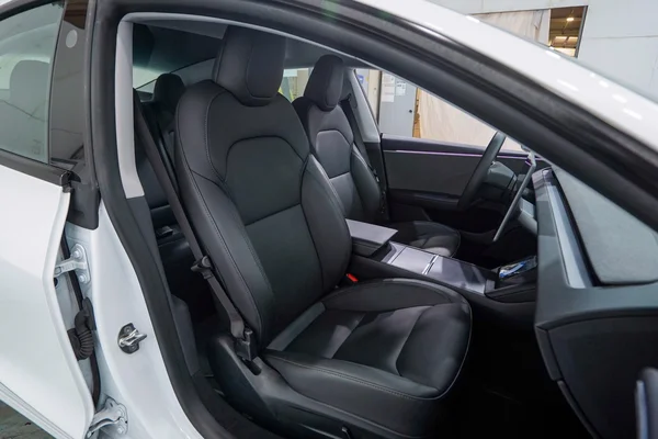 Tesla Model 3 (2024) — foto 6 van 47