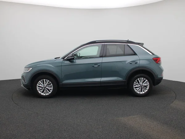 Volkswagen T-Roc (2023) — foto 38 van 42