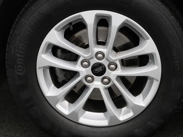 Ford Kuga (2025) — foto 4 van 38