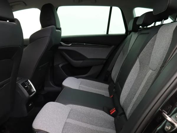 SKODA Octavia Combi (2025) — foto 4 van 19