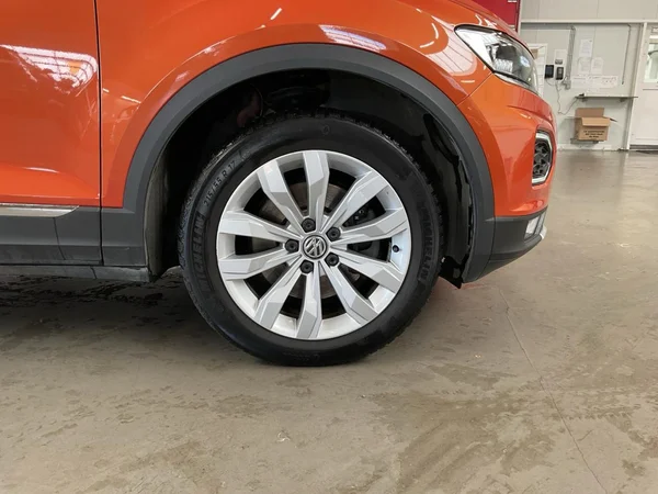 VOLKSWAGEN T-Roc (2019) — foto 14 van 21