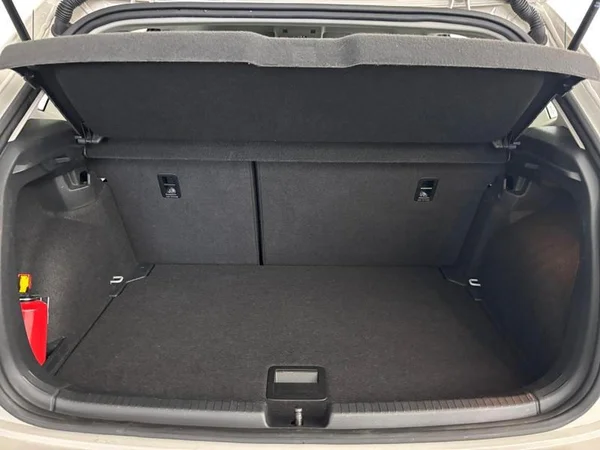 VOLKSWAGEN Polo (2022) — foto 16 van 17
