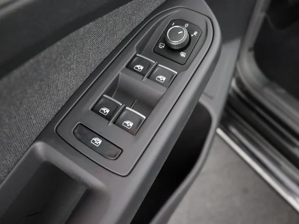 VOLKSWAGEN Golf (2024) — foto 18 van 27