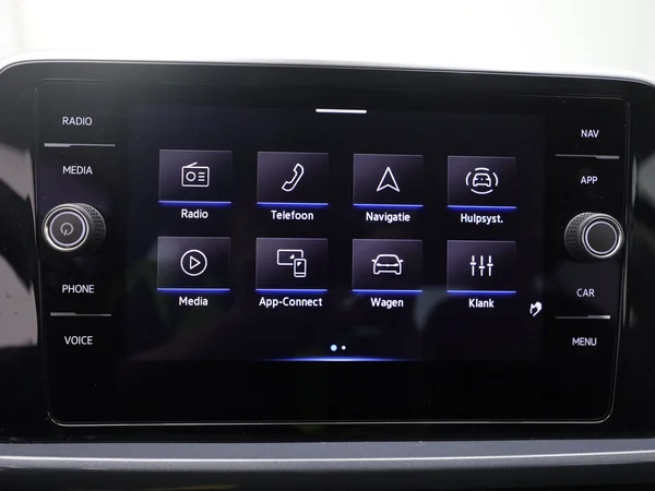 VOLKSWAGEN T-Roc (2024) — foto 2 van 20