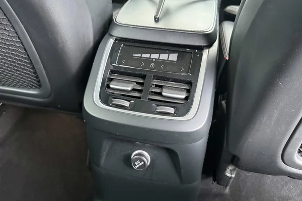 Volvo XC90 PHEV (2019) — foto 15 van 41