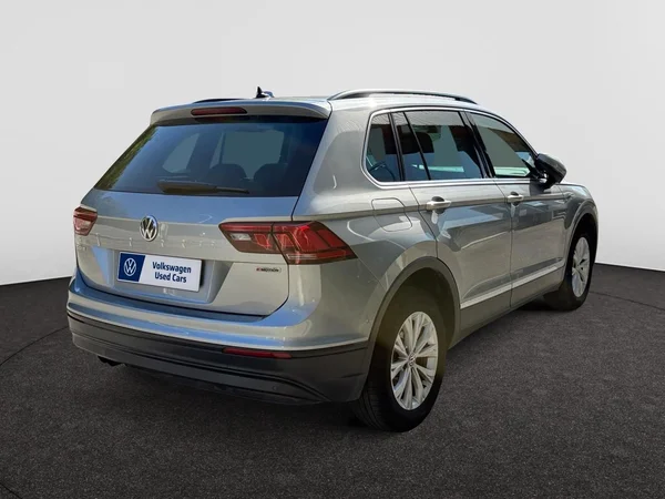 VOLKSWAGEN Tiguan (2018) — foto 14 van 18