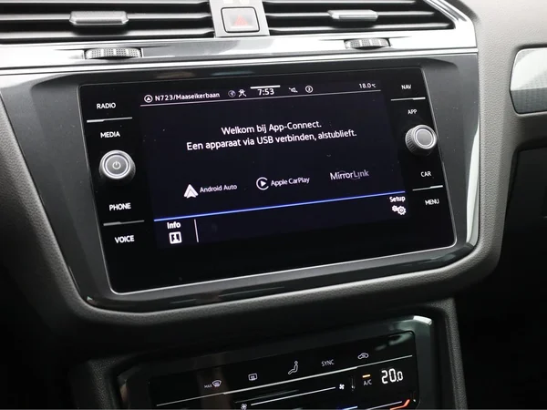 VOLKSWAGEN Tiguan (2023) — foto 11 van 20