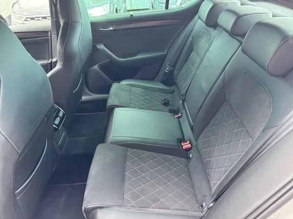 SKODA Superb (2024) — foto 8 van 21