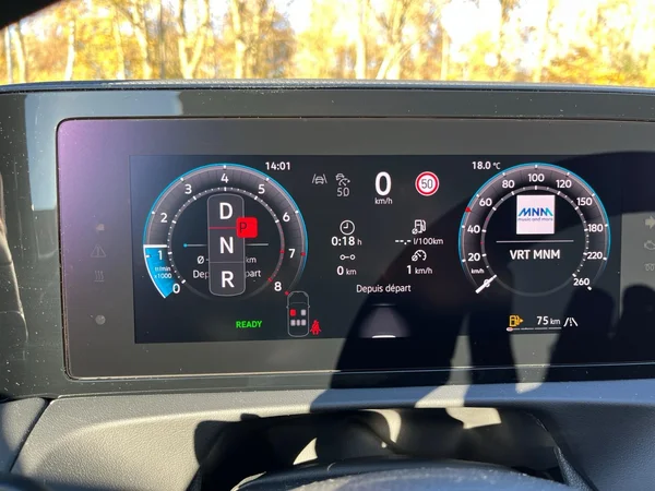 VOLKSWAGEN Tiguan (2025) — foto 3 van 19