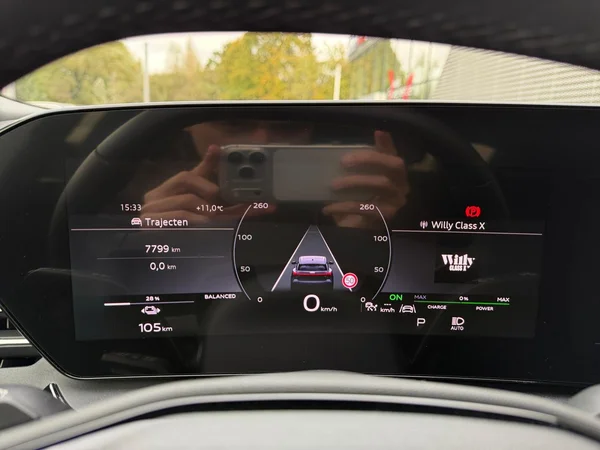 AUDI Q6 e-tron (2025) — foto 16 van 24