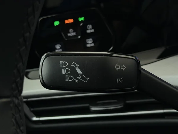VOLKSWAGEN Golf (2024) — foto 16 van 28