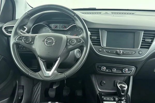 Opel Crossland (2023) — foto 15 van 29