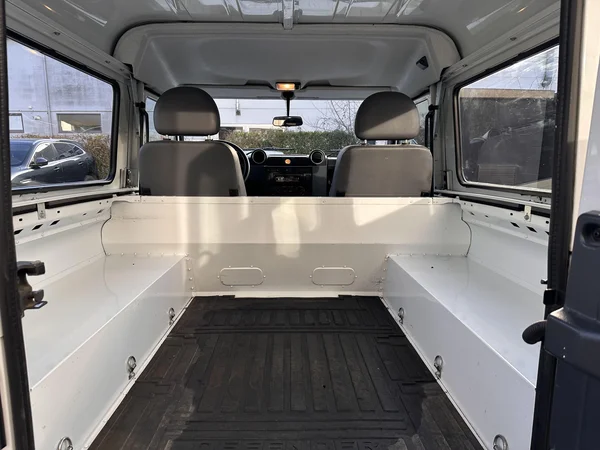 Land Rover Defender (2013) — foto 2 van 21