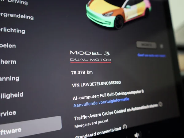 Tesla Model 3 (2022) — foto 13 van 40