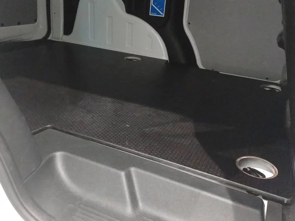 Ford Transit Courier (2026) — foto 2 van 14