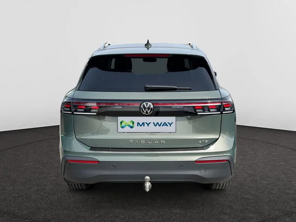 VOLKSWAGEN Tiguan (2024) — foto 16 van 22