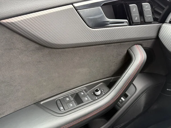 AUDI RS4 Avant (2021) — foto 6 van 30