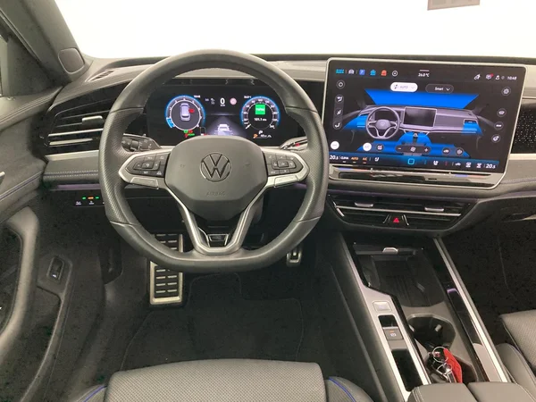 VOLKSWAGEN Passat SW (2024) — foto 6 van 36