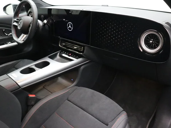 Mercedes-Benz CLA (2025) — foto 17 van 27