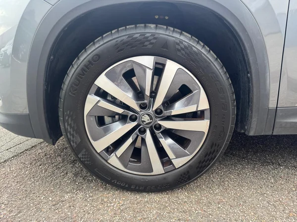 SKODA Kodiaq (2025) — foto 3 van 17