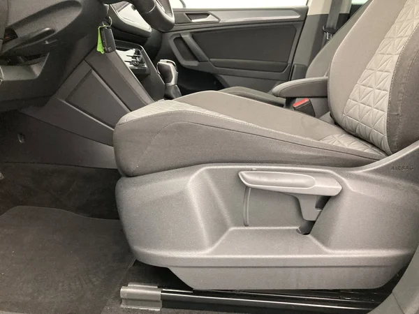 VOLKSWAGEN Tiguan (2021) — foto 26 van 36