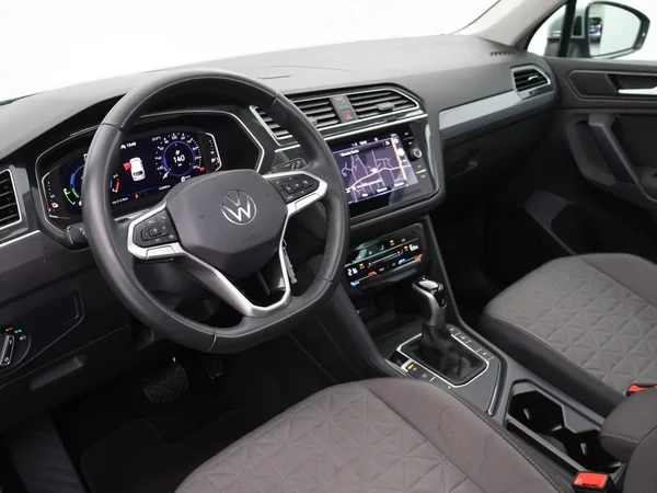 VOLKSWAGEN Tiguan eHybrid (PHEV) (2023) — foto 2 van 33