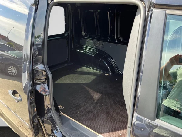 VOLKSWAGEN Caddy Van (2017) — foto 13 van 17