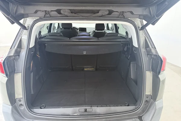 Peugeot 5008 (2020) — foto 17 van 21