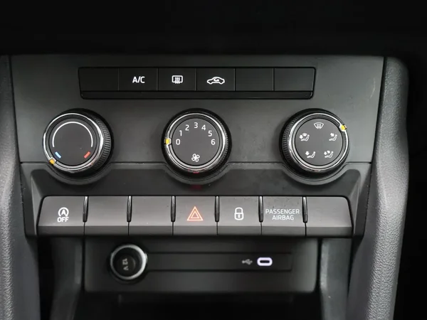 Škoda Karoq (2023) — foto 2 van 29
