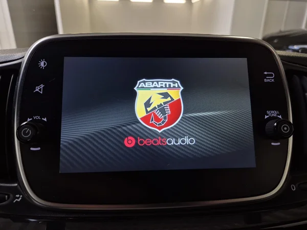 Abarth 595 (2021) — foto 6 van 22