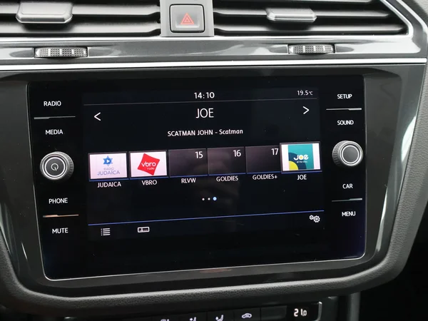 VOLKSWAGEN Tiguan (2019) — foto 11 van 25