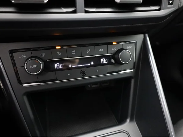 VOLKSWAGEN Polo (2019) — foto 8 van 19
