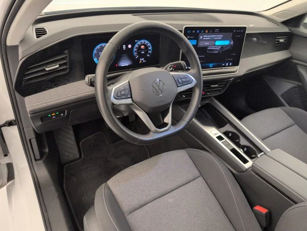 Volkswagen Passat SW (2024) — foto 7 van 27