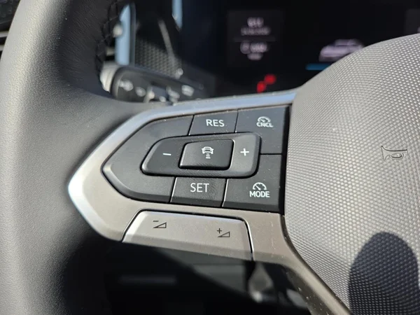 VOLKSWAGEN Tiguan (2026) — foto 2 van 19