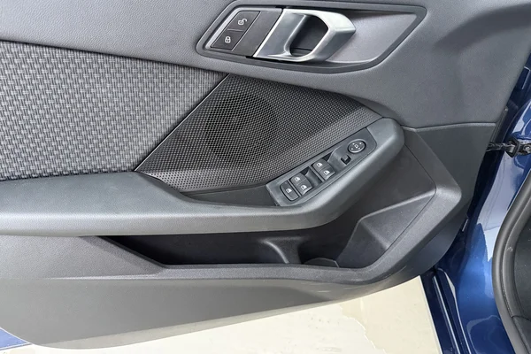 BMW 1 HATCH (2024) — foto 8 van 17