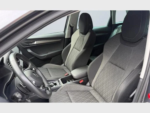 Skoda Karoq (2022) — foto 2 van 24
