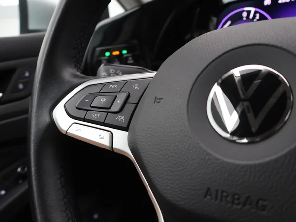 VOLKSWAGEN Golf VIII eHybrid (PHEV) (2022) — foto 13 van 24