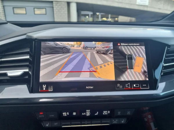AUDI Q4 e-tron (2025) — foto 9 van 24