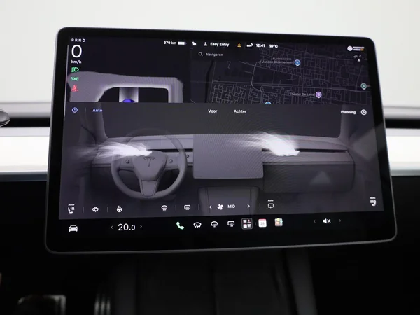Tesla Model 3 (2022) — foto 8 van 46