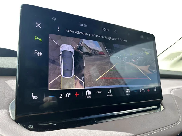 SKODA Enyaq Coupé (2023) — foto 10 van 15