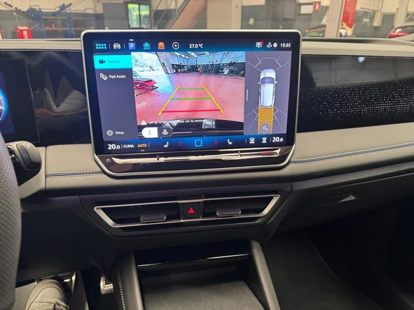 VOLKSWAGEN Tiguan (2025) — foto 3 van 24