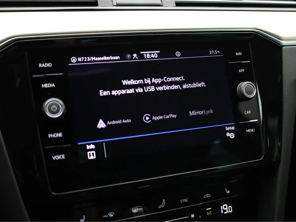 VOLKSWAGEN Passat SW (2021) — foto 13 van 21