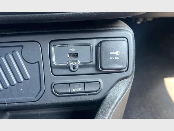 Jeep Renegade (2021) — foto 16 van 25