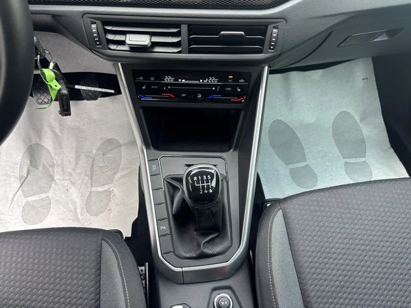 VOLKSWAGEN Taigo (2023) — foto 16 van 16