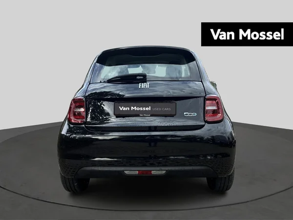 Fiat 500e (2023) — foto 11 van 17