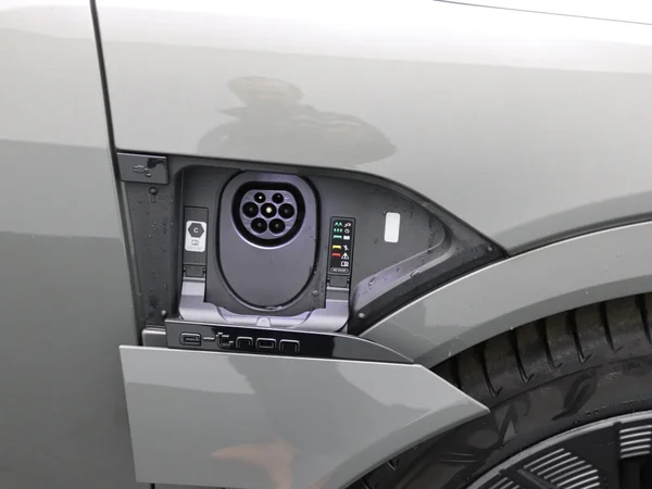 AUDI Q8 e-tron Sportback (2024) — foto 33 van 33