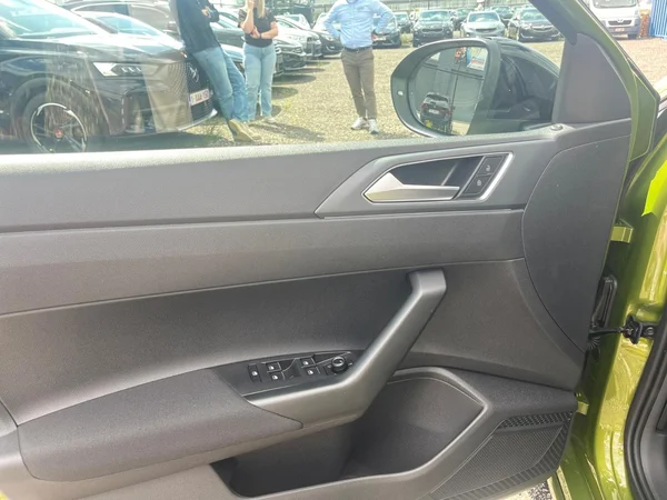 VOLKSWAGEN Taigo (2025) — foto 6 van 24