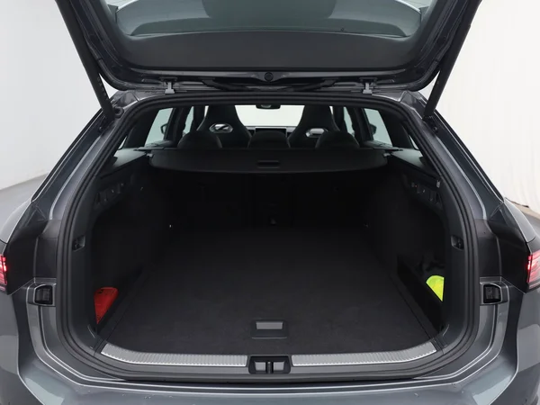 VOLKSWAGEN Passat SW (2024) — foto 4 van 21
