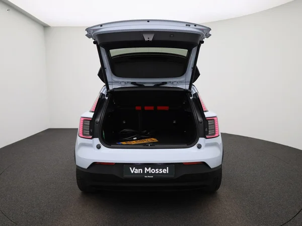 Volvo EX30 (2024) — foto 4 van 48