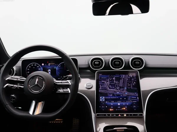 Mercedes-Benz C-Klasse (2025) — foto 7 van 21